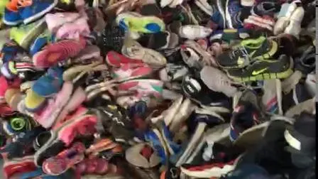 Красочная подержанная обувь в Китае